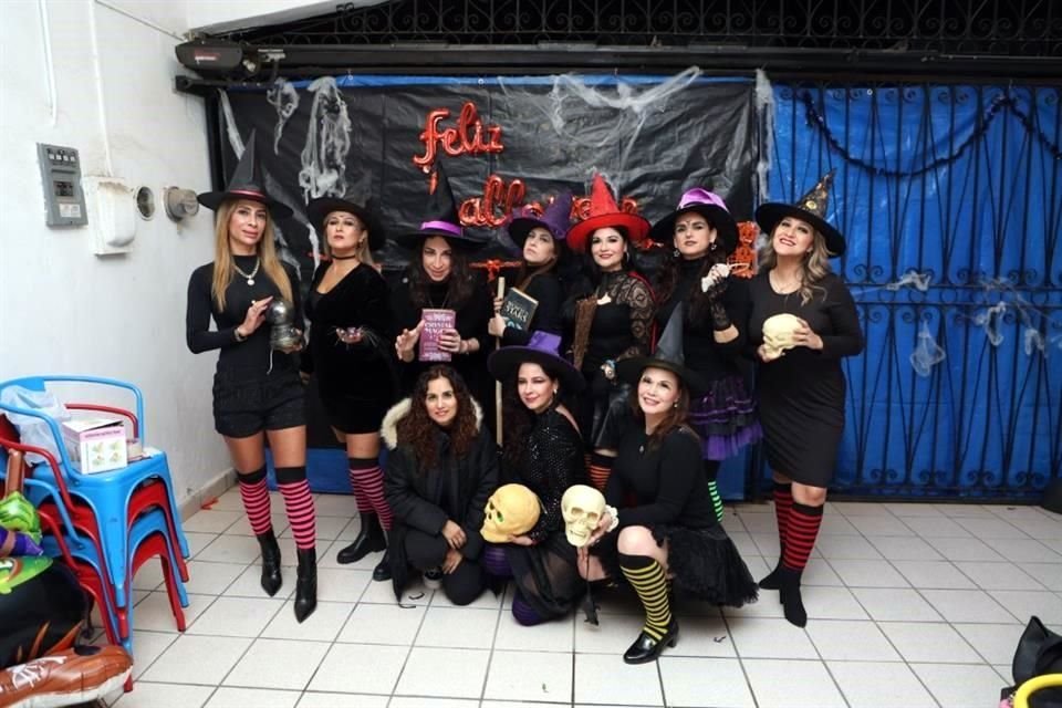 Grupo de amigas asistentes al evento