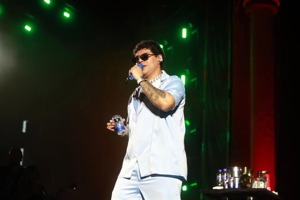 Almost at the close of the festival, Grupo Firme sang the controversial corrido 'Se Fue La Pantera', which has been censored in some places because it is considered an apology for drug trafficking.