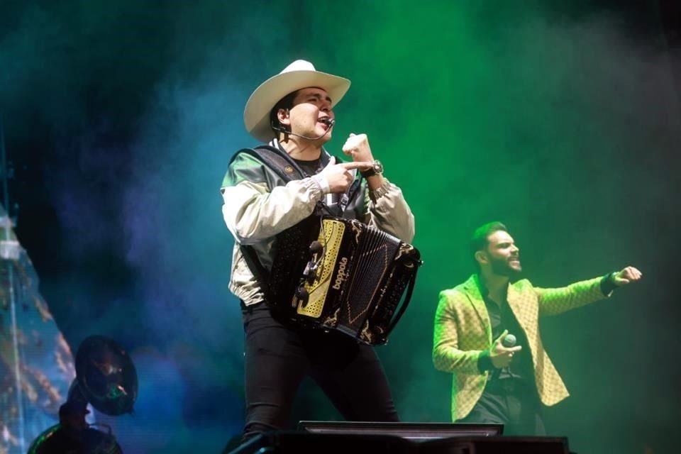 Before the Caz took the stage, Marca Registrada left its stamp on the first edition, motivating the public with 'El Doctor', 'Puro Campeón' and 'El Rescate'.