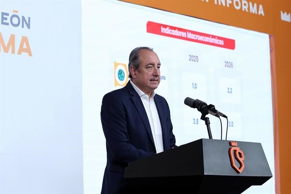 Carlos Garza, Tesorero estatal.