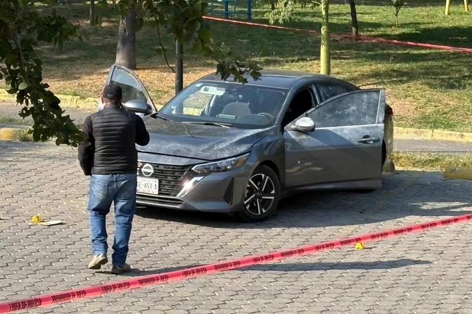 El auto fue encontrado en el Parque Hundido Virreyes con impactos de bala, un casquillo y sangre.