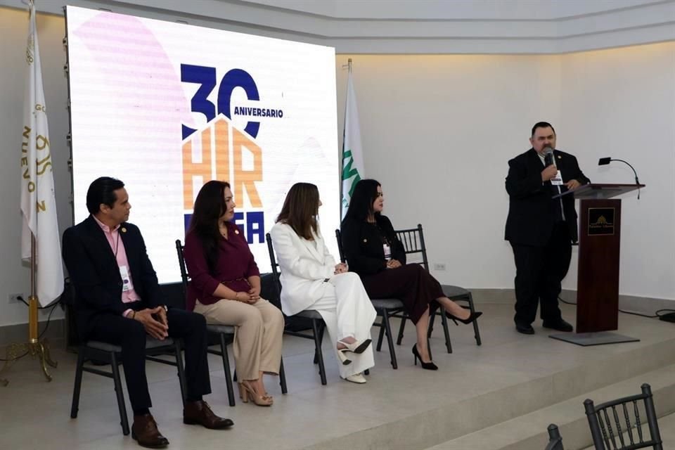 A nivel estatal, el 50 por ciento de los asesores es del género femenino, dijo Juan Manuel Escobedo, presidente de la Asociación Mexicana de Profesionales Inmobiliarios, AMPI, Monterrey.