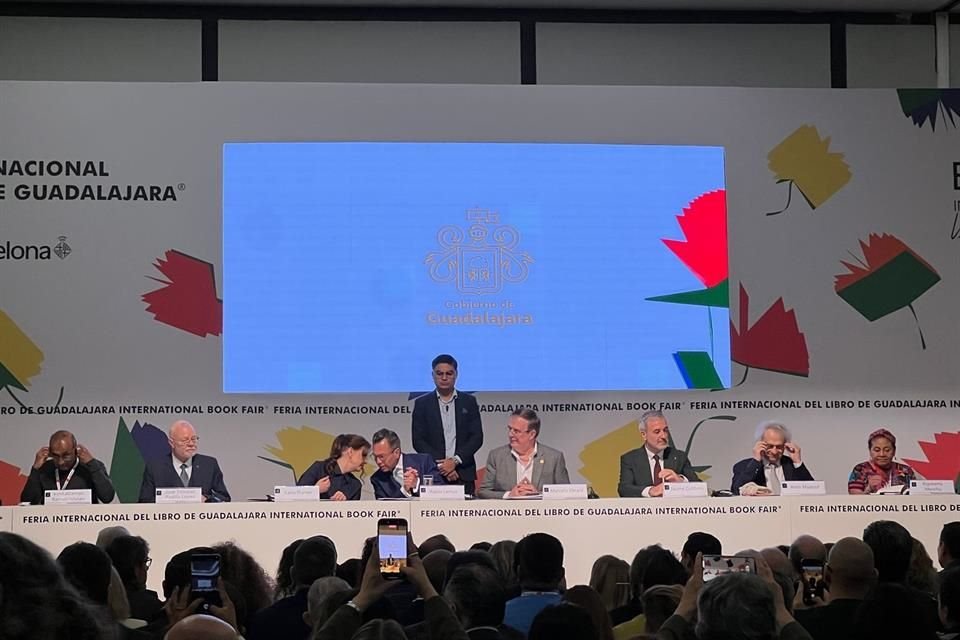 El Secretario Marcelo Ebrard y el Gobernador Pablo Lemus en la inauguración de la FIL 2025.