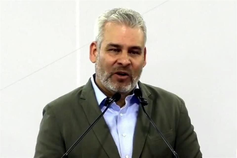 El Gobernador Ramírez Bedolla en conferencia de prensa este lunes.