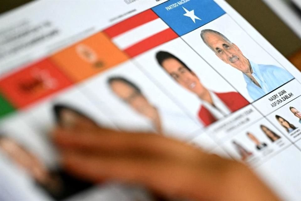 Los dos principales candidatos a la presidencia de Honduras se encuentran virtualmente empatados en conteo de elección.