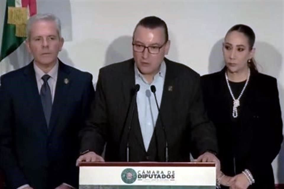 Diputados del PAN en conferencia de prensa en San Lázaro.