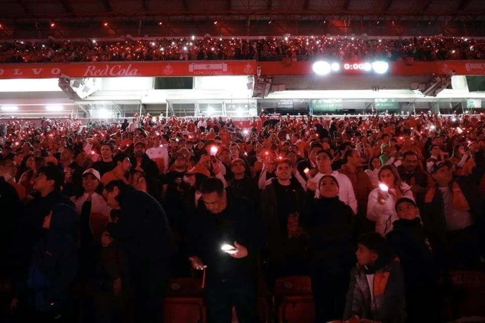 Un gran ambiente en la casa de los Diablos Rojos.