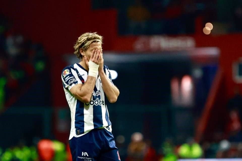 La molestia de Sergio Canales tras el segundo gol del Toluca.