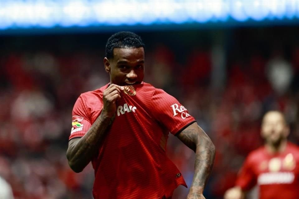 Helinho marcó de penal el 3-0 para el Toluca.