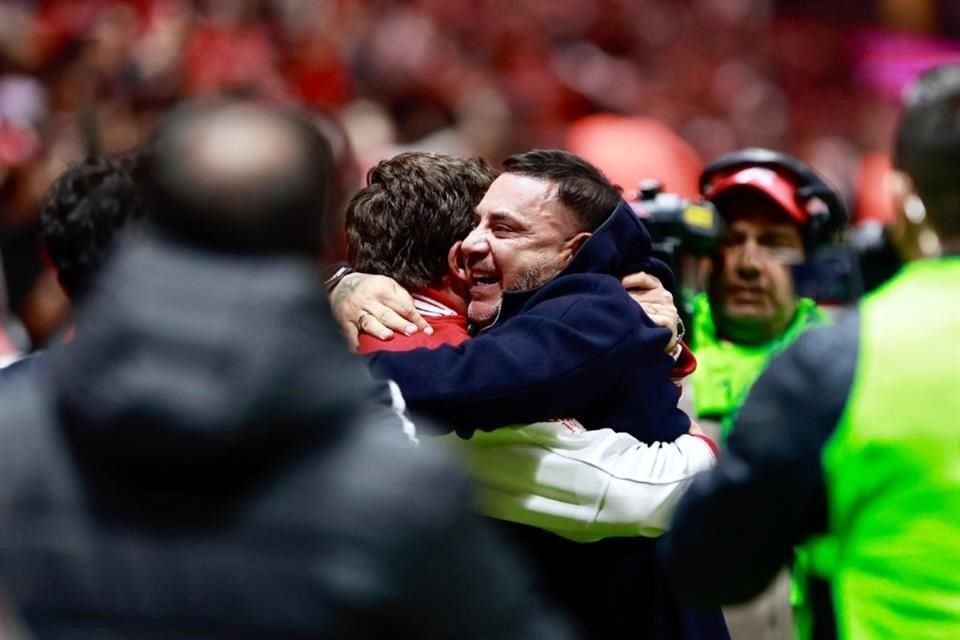 Así festejó Antonio Mohamed.