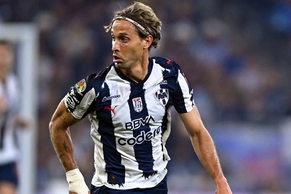 Sergio Canales seguirá con Rayados por un año más.