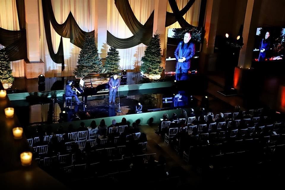 El reconocido tenor mexicano, Javier Camarena, ofreció un concierto que incluyó repertorio navideño, en Marco.