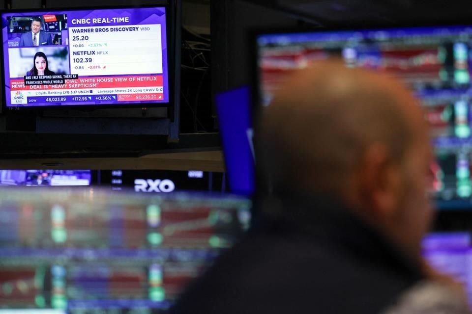 El aumento de los rendimientos de los bonos del Tesoro de Estados Unidos añadió presión a los mercados, después de que algunos responsables de política monetaria de la Reserva Federal se pronunciaran en contra de bajar las tasas.