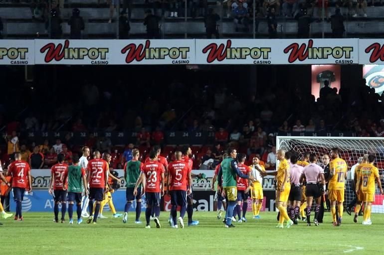 Al final, jugadores del Veracruz le reclamaron a Tigres por no ser solidarios.