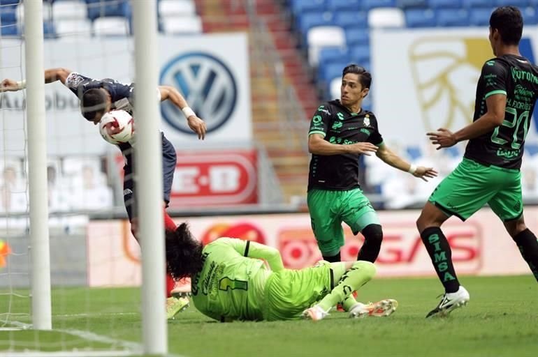 Funes Mori dejó de cabeza un balón a Nico Sánchez, quien solo empujó para el 1-0.