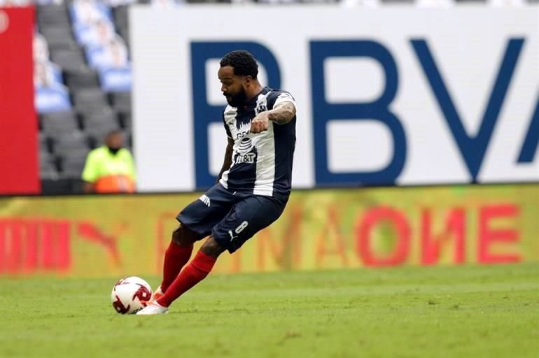 Dorlan Pabon estrelló un balón en el travesaño.