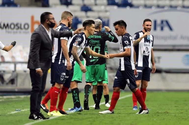 Los cambios rayados le dieron movilidad a la ofensiva, pero el Santos se tornó también más peligroso.