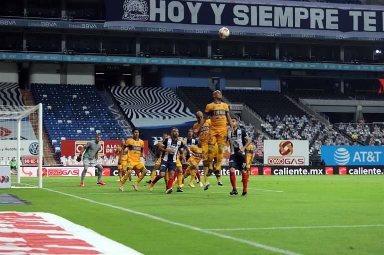 Más de las acciones en el Clásico 124 ganado por Tigres 2-0 a Rayados.